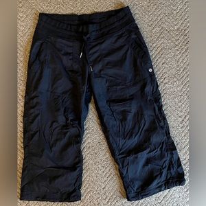 Lululemon Black Dance Stufio Crop Pant
Size 8 GUC